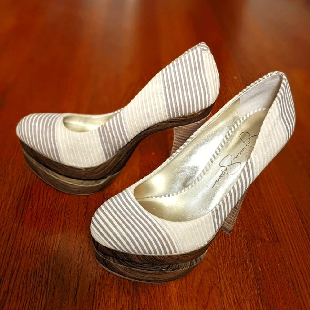 Jessica Simpson "Colie" Platform Pump